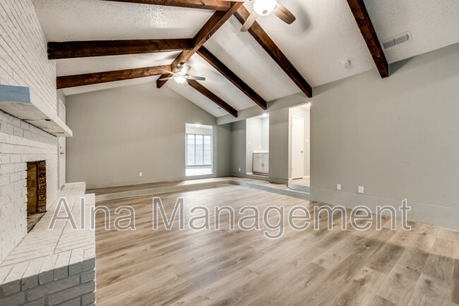 Building Photo - 9941 Dickens Dr