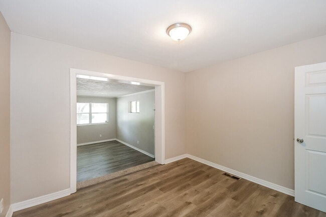 Building Photo - 3910 Jammes Rd