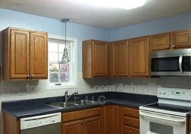 Building Photo - 9 Aberdeen Dr