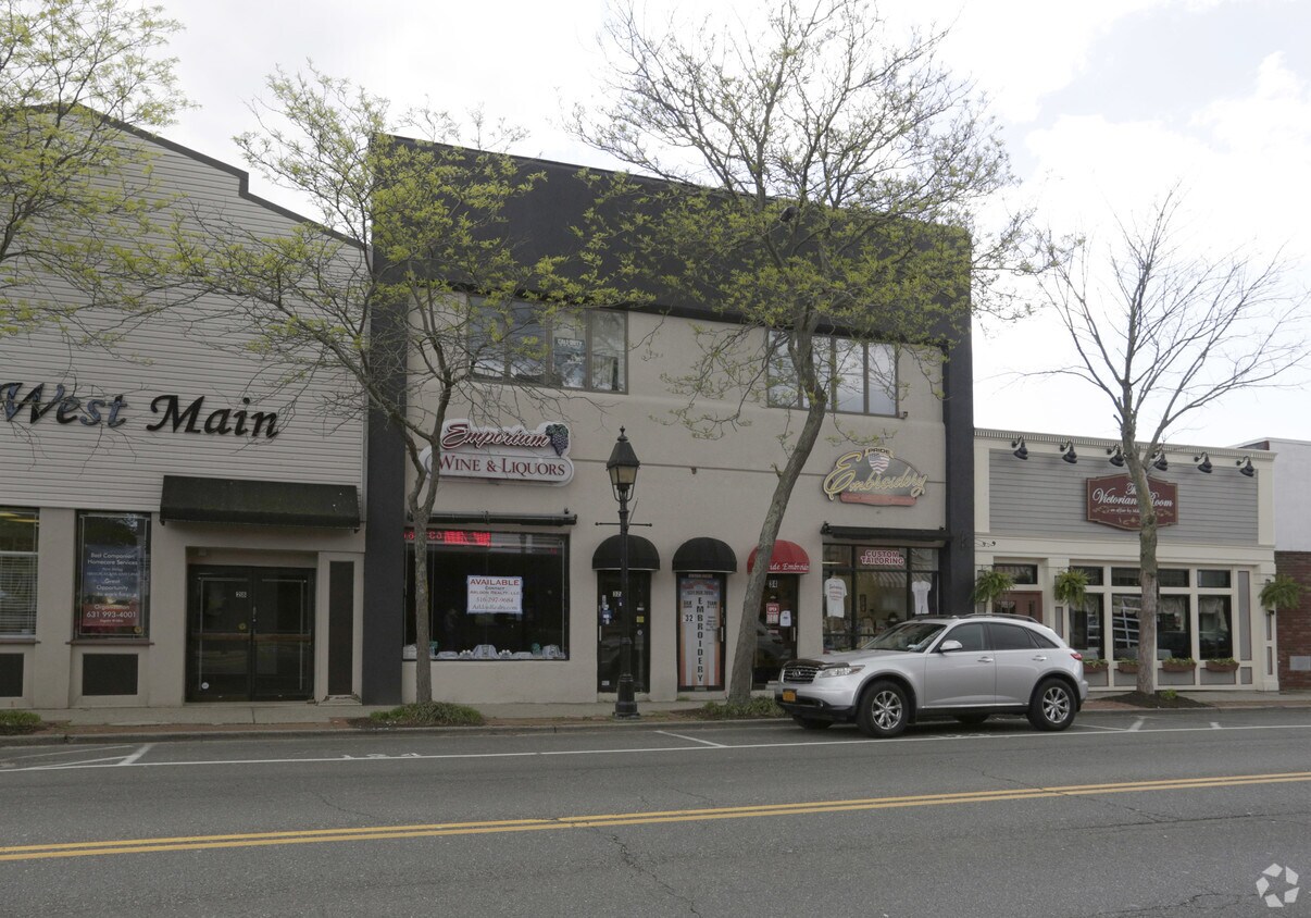 Primary Photo - 32 W Main St