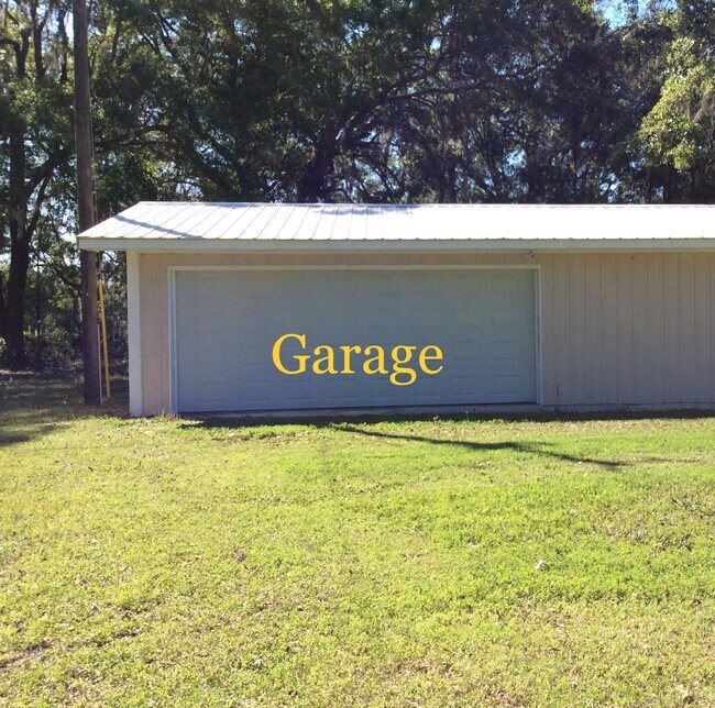 Building Photo - 8047 SW 44th Ave