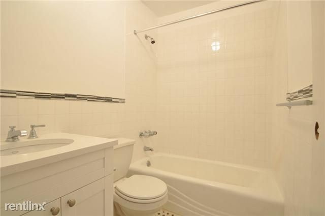 Building Photo - 3 br, 2 bath Apartment - 222 E 70th St