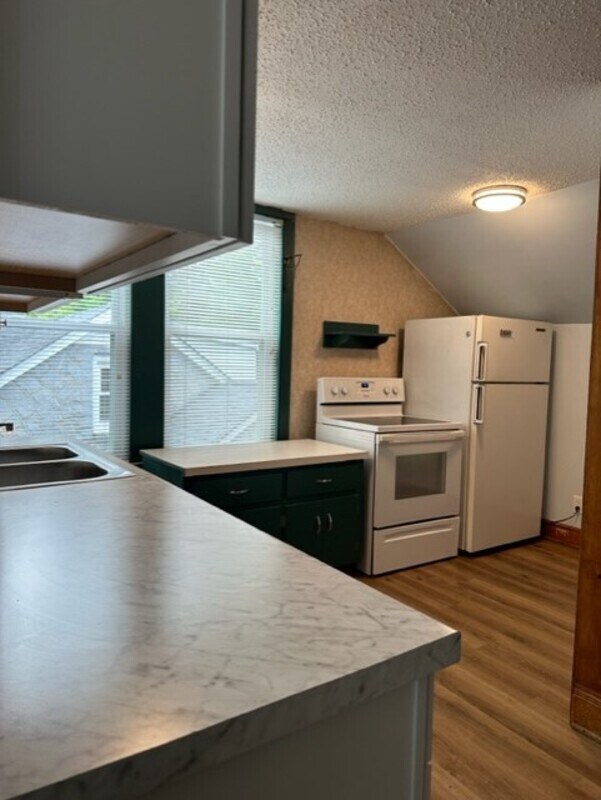 Foto del edificio - 705 1/2 Michaelmas Avenue - 1