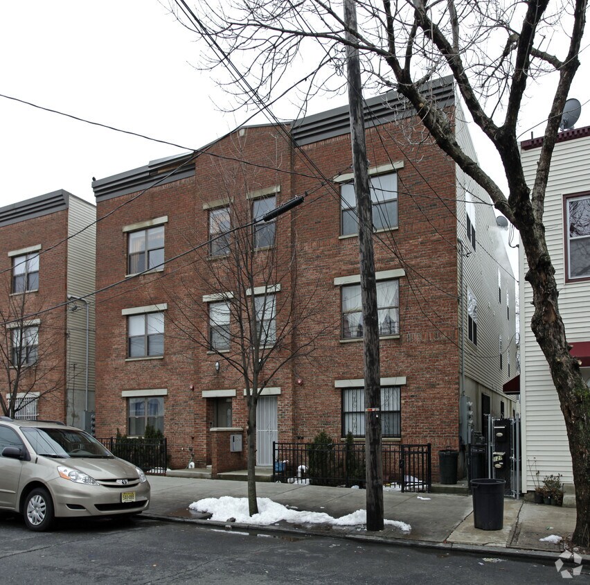Building Photo - 117-119 Logan Ave