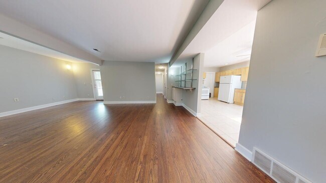 Building Photo - 1115 W 49th St