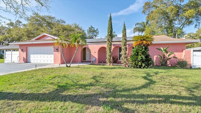 Foto del edificio - Luxurious FURNISHED 4BR/3BA Pool Home with...