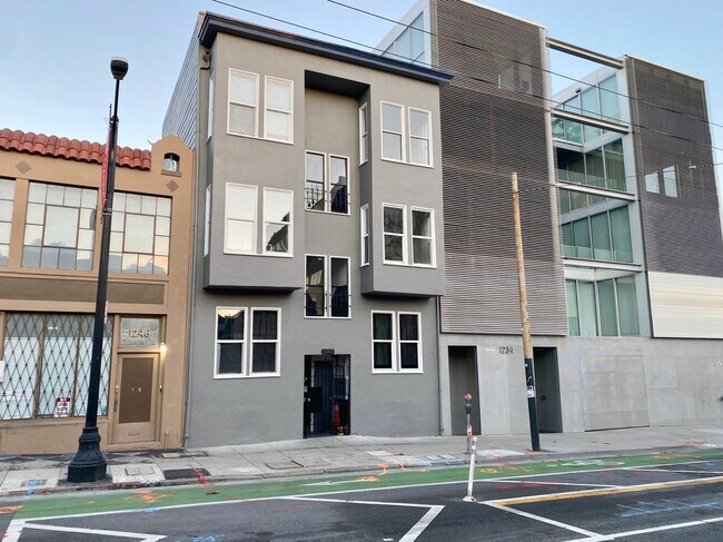 Building Photo - 1242-1244 Howard St