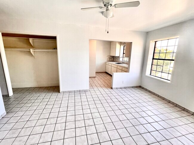 Building Photo - 5072 La Roda Ave