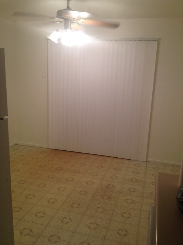 Primary Photo - 253 W Lee St