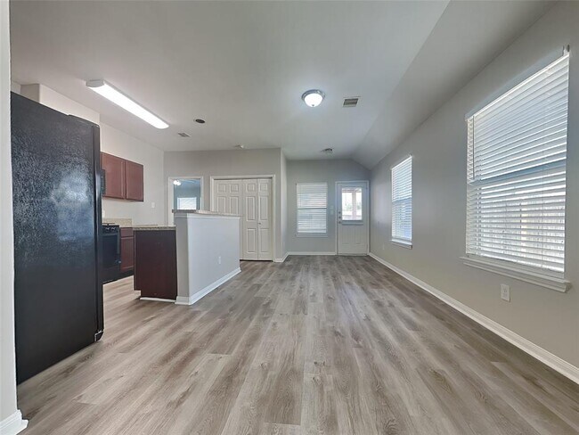 Building Photo - 21455 Wilona Way