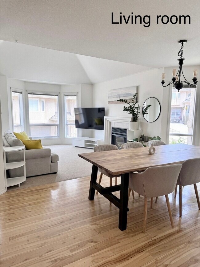 Salon et salle à manger - 2425 Mount Baldy Dr