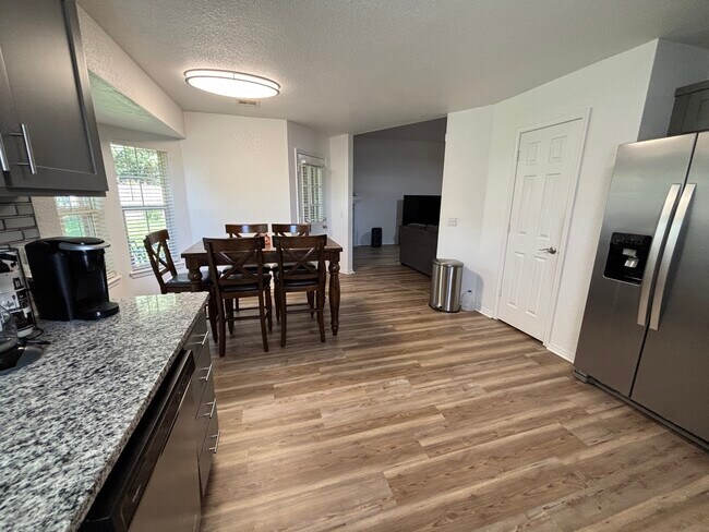 Foto del edificio - 431 Spicewood Trl