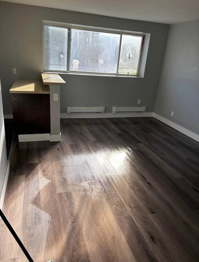 Building Photo - 250 Furby St