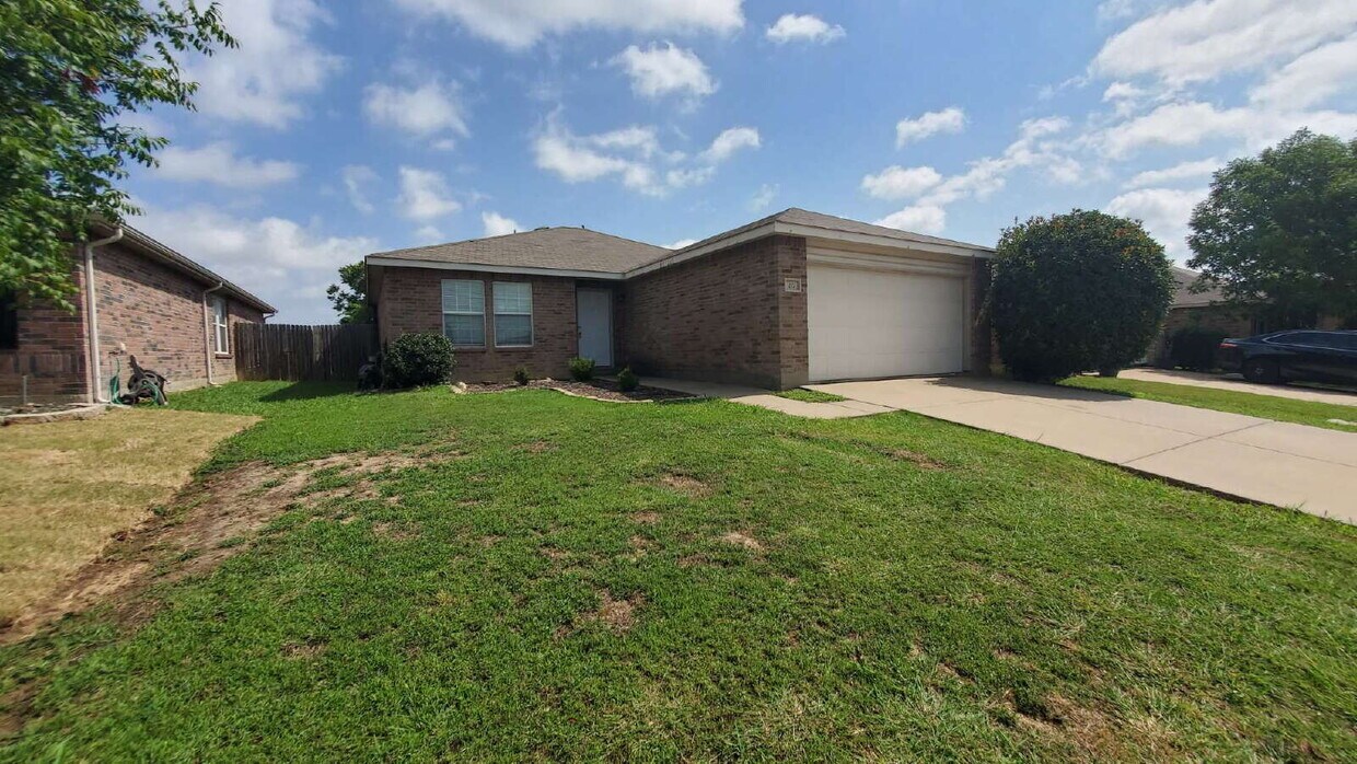 Foto principal - Charming 3 bedroom, 2 bath, 1,354 sq.ft. h...