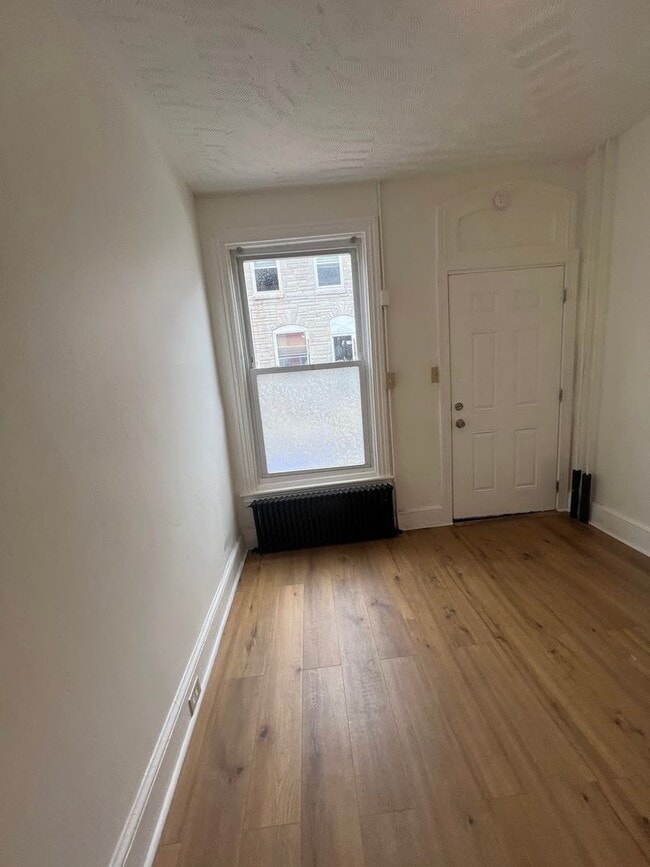 Building Photo - Newly Updated 3 Bedroom Home