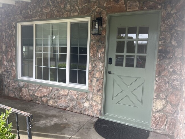 Building Photo - La Mesa Front House