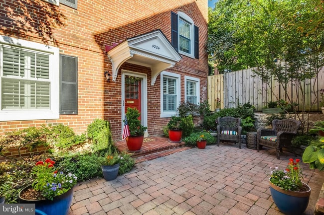 Building Photo - Stunning 1Br, 1Ba Condo with Private Entra...