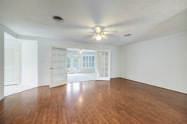 Foto del edificio - 8730 Cedarspur Dr