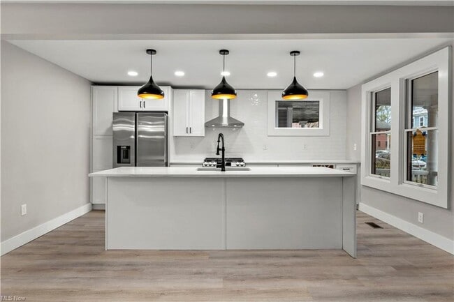 Building Photo - 254 - Whitman