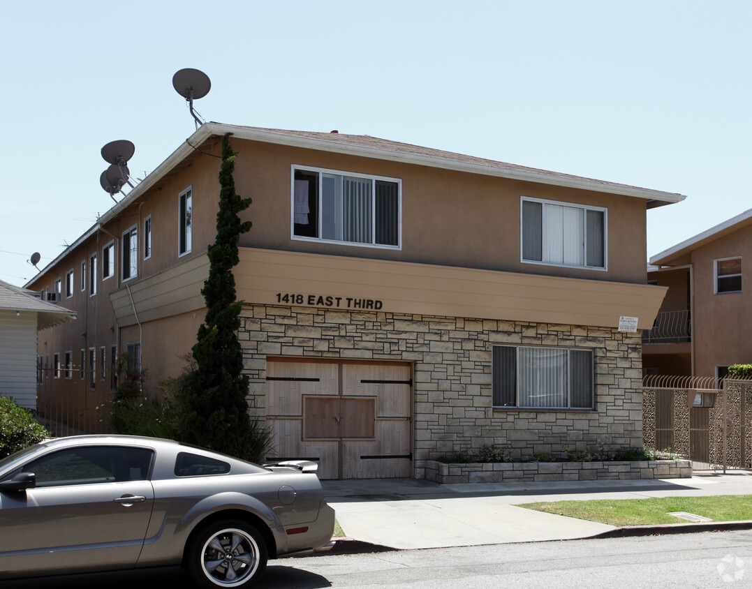 Building Photo - 1418 E 3rd St