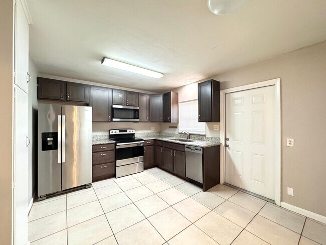 Foto del edificio - Beautiful 3BD/2BA Home in Longwood - Price...