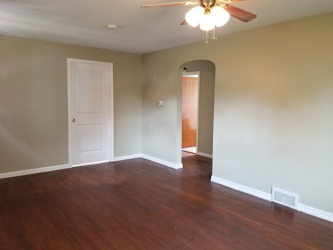 Building Photo - House East of Waynesboro