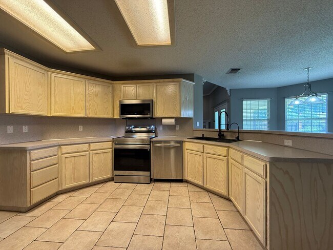 Building Photo - Gorgeous 3 bed/2bath home in Twin Oaks AVAILABLE SOON!