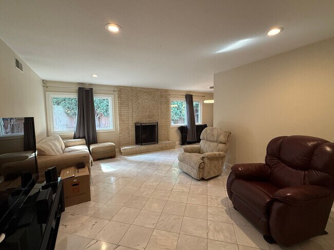 Foto del edificio - Spacious South San Jose Home with 3 Bedroo...