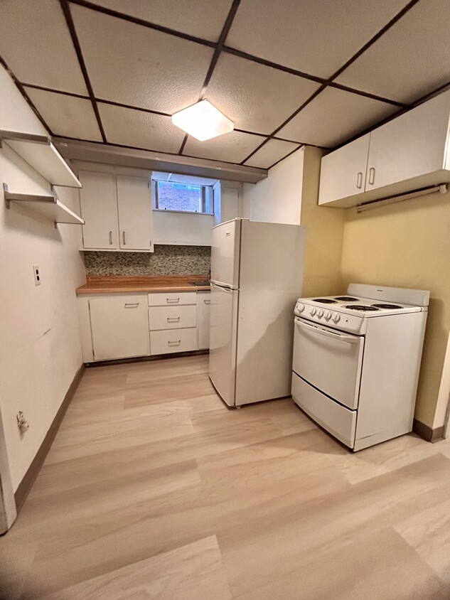 Kitchen with electric stove, fridge - 397 Boylston St