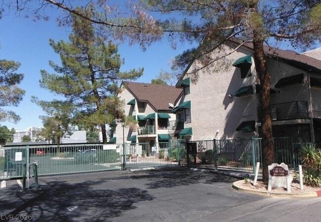 Building Photo - 480 Elm Dr
