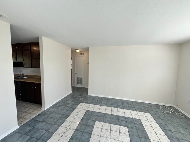 Foto del edificio - 2244 Shelby Dr