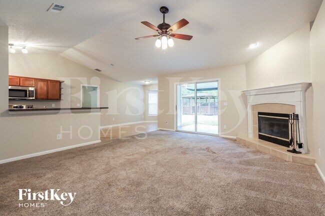 Building Photo - 2447 Royal Pointe Dr