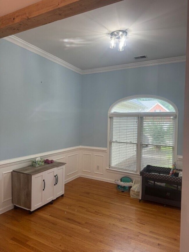 Building Photo - Luxury Living in the Heart of Columbia-Lex...