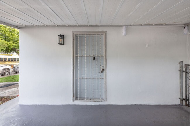 Building Photo - 321 NW 21st Ave
