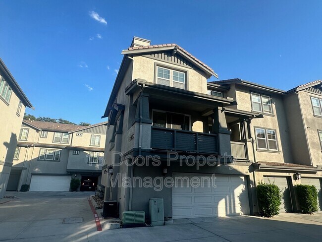 Foto del edificio - 16935 Laurel Hill Ln