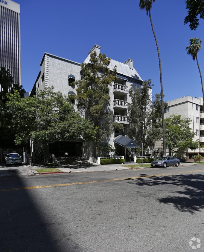 Foto del edificio - 631 S Kenmore Ave