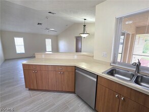 Building Photo - 4614 SW 9th Pl
