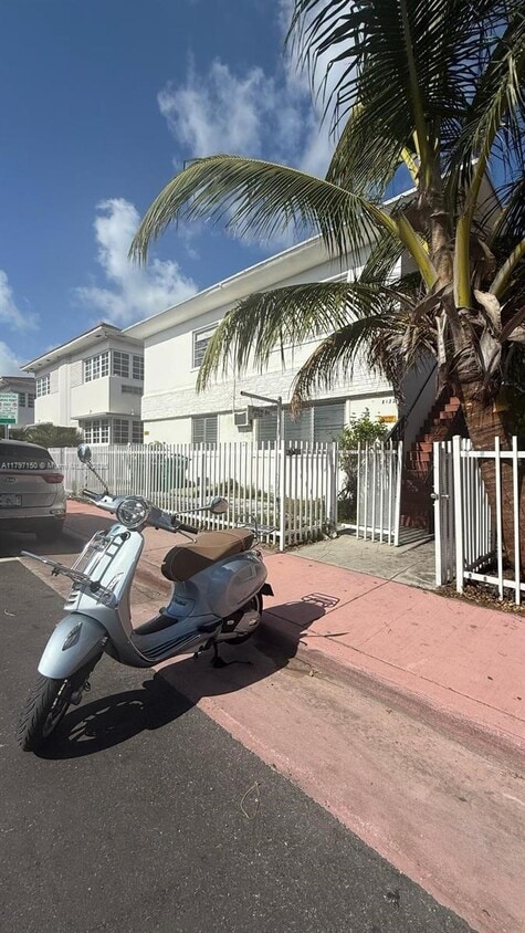Primary Photo - 8132 Harding Ave