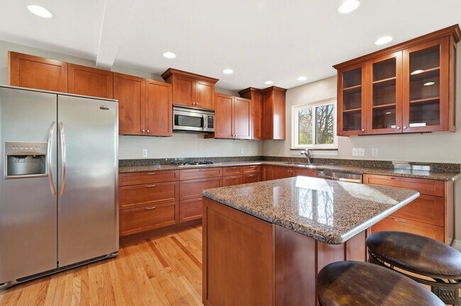 Foto del edificio - 5595 Birdview Heights