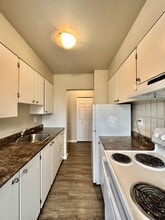 Kitchen - Pine Glen Apartments