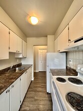 Kitchen - Pine Glen Apartments