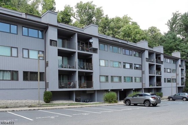 Building Photo - 41 Mt Kemble Ave