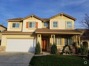 Building Photo - 482 Petunia Ct