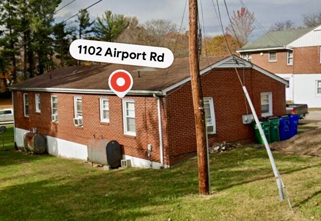 Foto del edificio - 1102 Airport Rd