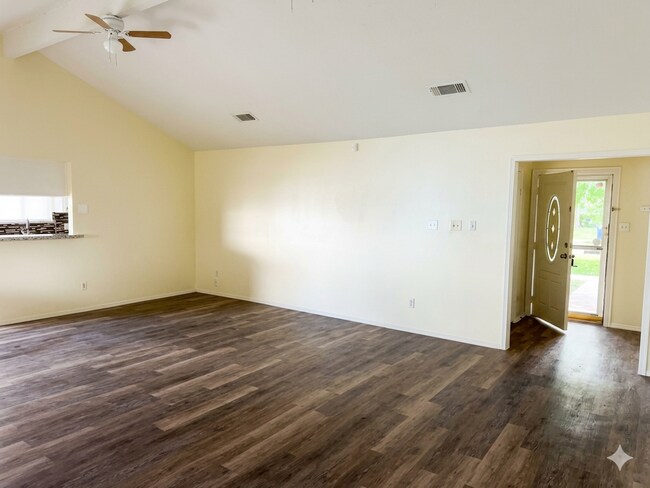 Foto del edificio - Charming 3-Bedroom Home for Rent in Angleton