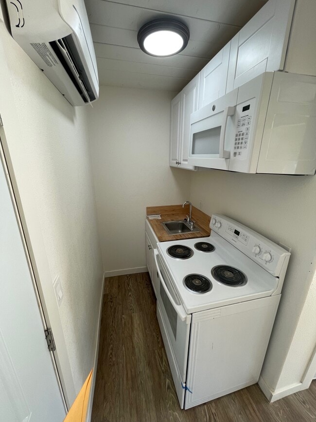 Kitchenette - 37824 Old Highway 80