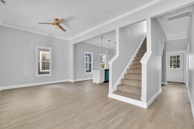 Building Photo - Fully Renovated in 2023 4 Bed 3 Bath Home