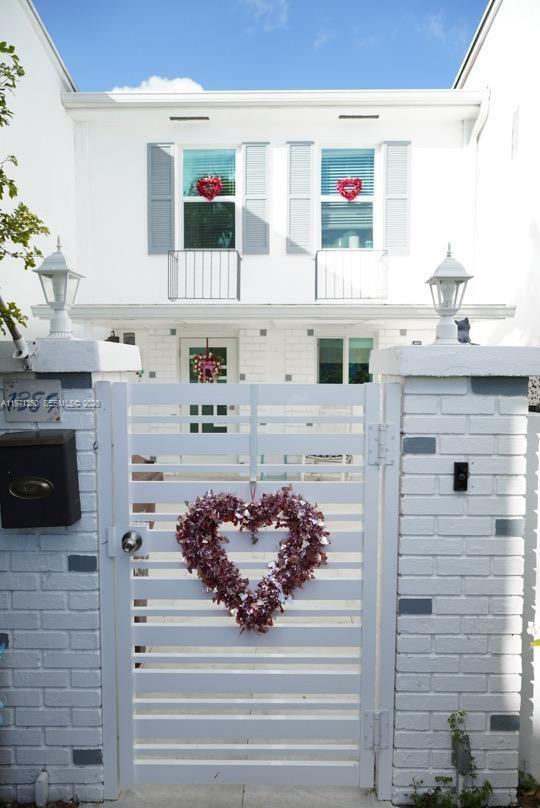 Foto del edificio - 1389 W 71st St