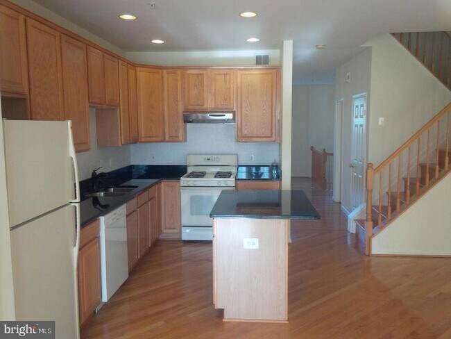 Building Photo - 14140 Tatani Dr