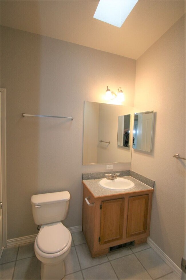 Foto del edificio - Great 3 Bedroom Ranch Style Home in low maintenance community!